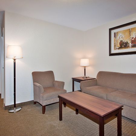 Holiday Inn Express & Suites Whitecourt By Ihg Quarto foto