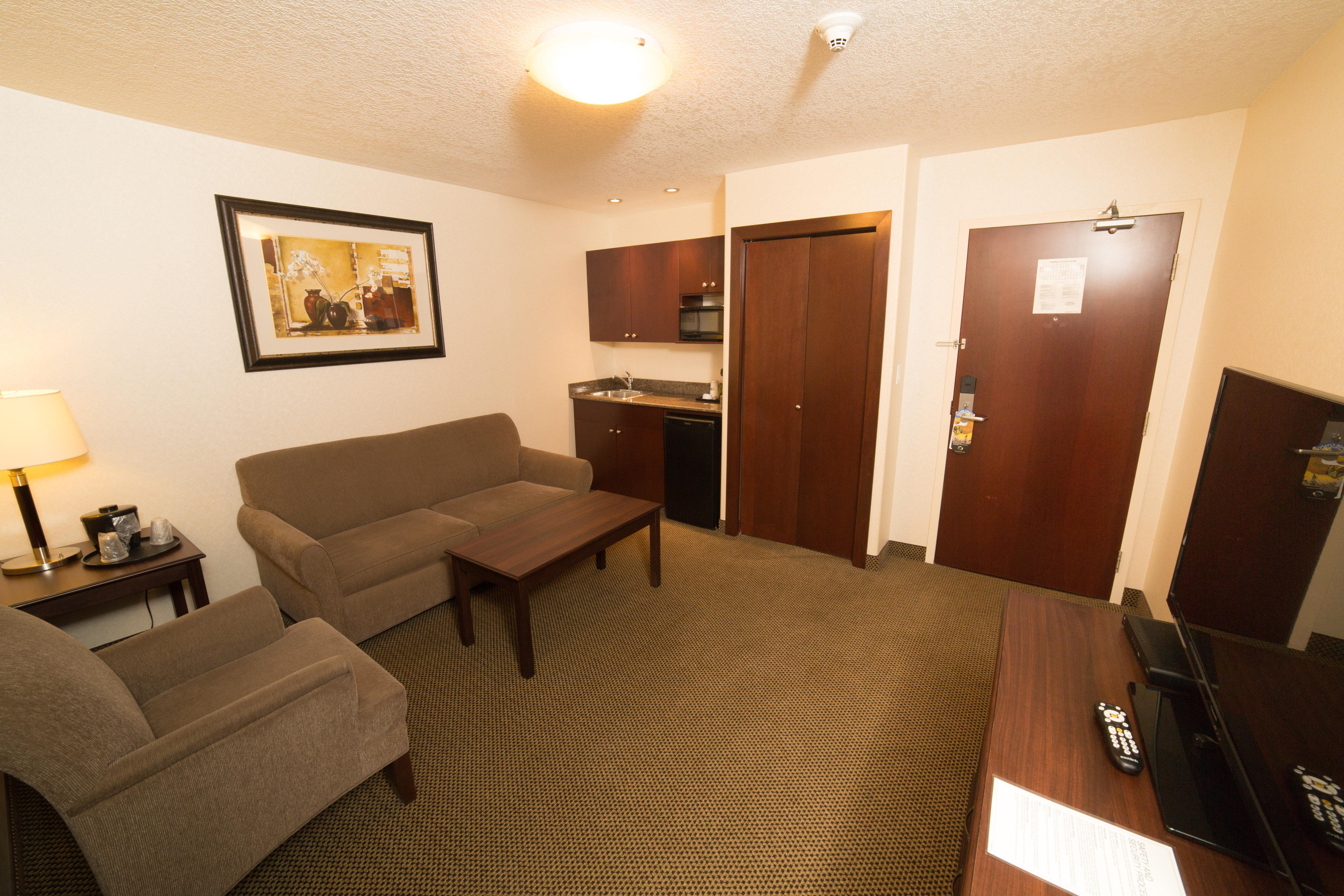Holiday Inn Express & Suites Whitecourt By Ihg Exterior foto