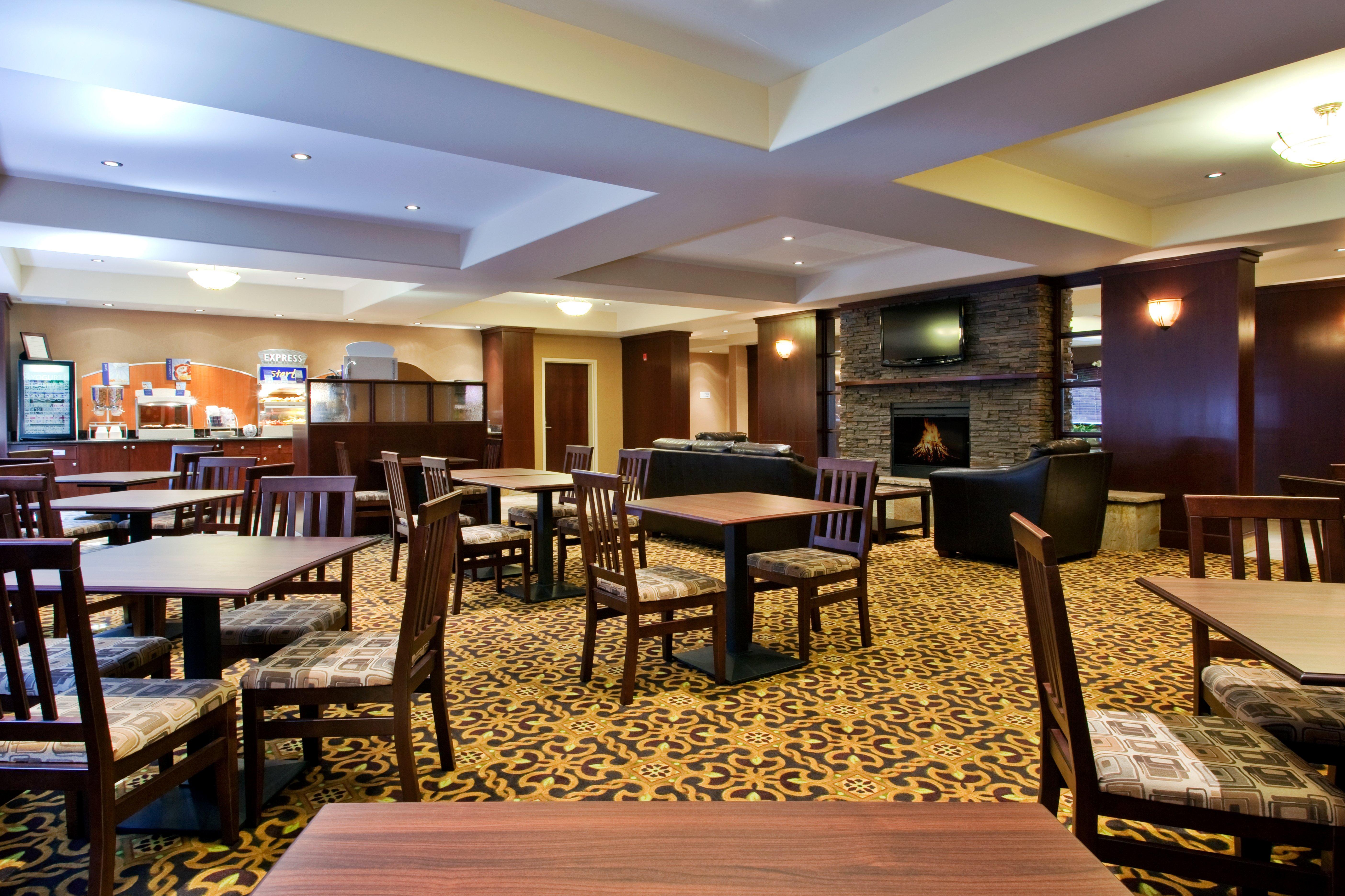 Holiday Inn Express & Suites Whitecourt By Ihg Exterior foto