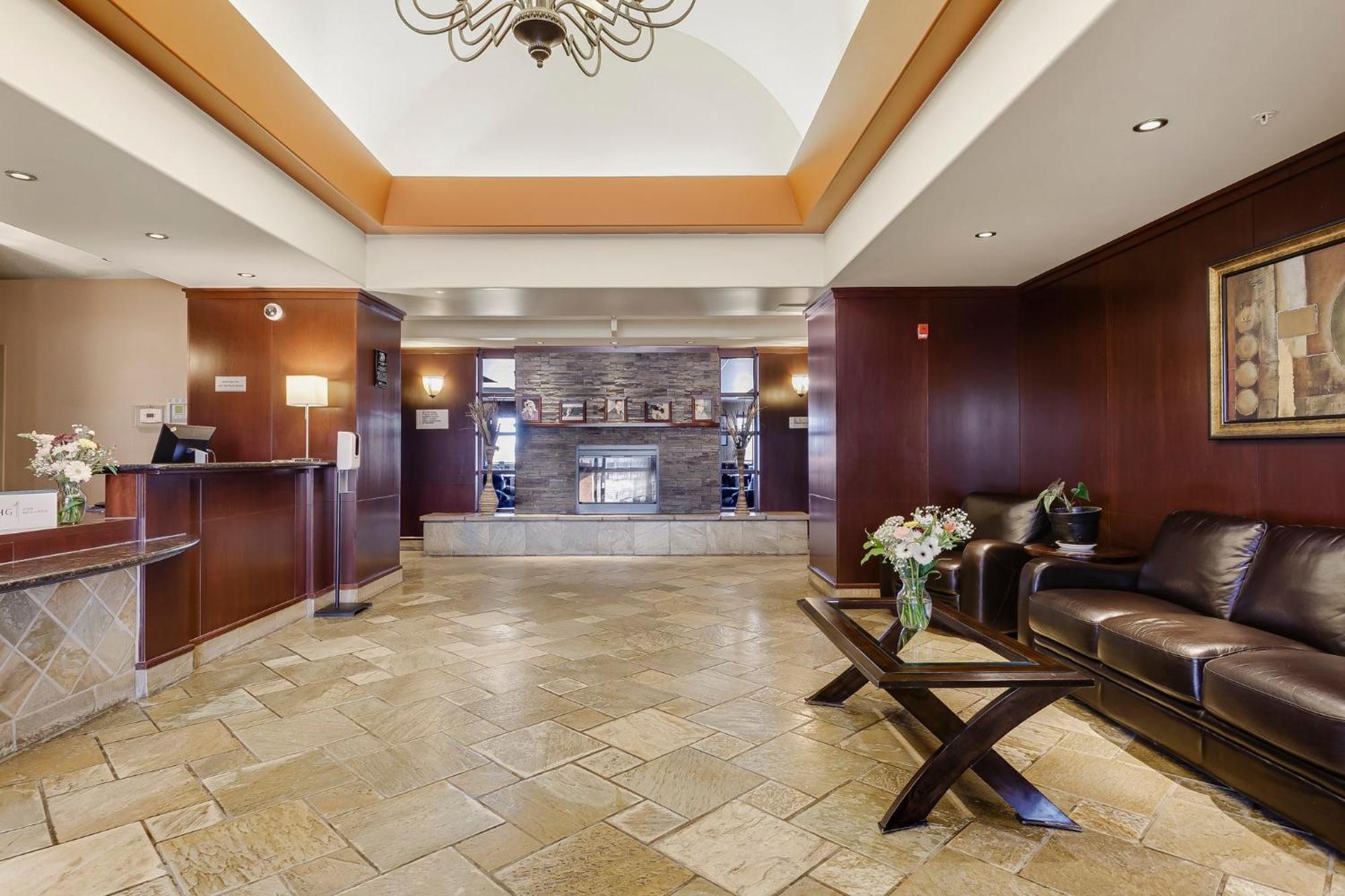 Holiday Inn Express & Suites Whitecourt By Ihg Exterior foto